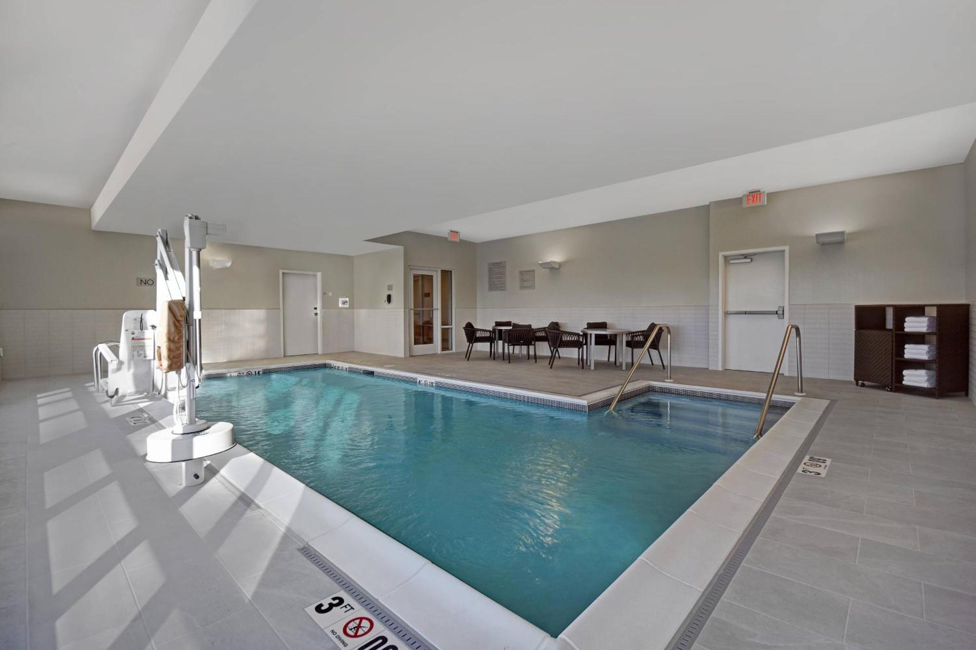 Towneplace Suites By Marriott Fall River Westport Eksteriør billede